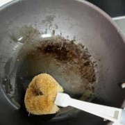  如何用猪油给铁锅开锅「用猪油开铁锅的方法」
