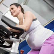怀孕后锻炼身体什么姿势最好 女性怀孕练什么器械锻炼