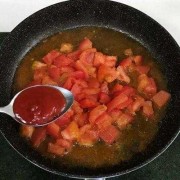  西红柿如何煸出红油「西红柿怎么炒出红油」