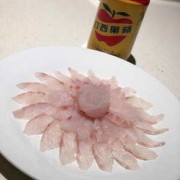  如何吃生鱼片火锅「生鱼片火锅鱼片怎么处理」
