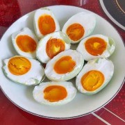如何吃咸鸭蛋,如何吃咸鸭蛋好吃 
