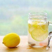 柠檬如何泡水喝的功效_柠檬如何泡水喝的功效和作用
