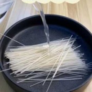 大米粉如何做,大米粉如何做成米面条 