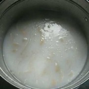 如何把汤煮成乳白色（如何把汤熬成乳白色）