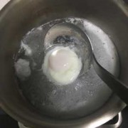 如何水煮荷包蛋_如何水煮荷包蛋比较完整