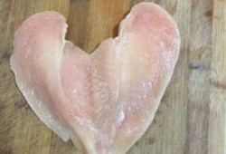 鸡胸肉如何切成爱心形状-鸡胸肉如何切成爱心