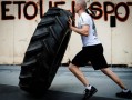 翻轮胎锻炼要多少公斤 翻轮胎锻炼什么肌肉