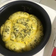 如何在电饭煲里蒸面包,电饭煲蒸面包的制作方法 
