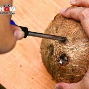 如何弄开椰子壳