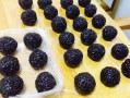  如何做黑糯米球「黑糯米球甜品」