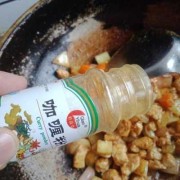 咖喱粉怎么炒成油咖喱-如何使用咖喱粉炒菜