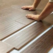 木地板砖怎么铺好（怎么铺木地板砖 视频教程）