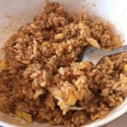 如何用生米做酱油炒饭（怎么做酱油炒米饭）