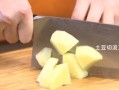 土豆如何滚刀块视频,土豆滚刀怎么切出来的 