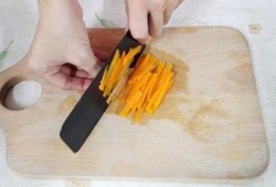 红萝卜如何切成细条（红萝卜如何切成细条状）