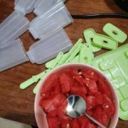 西瓜冰棒的制作过程-如何自己在家做西瓜棒冰