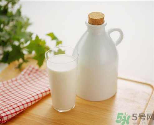 健身时喝纯牛奶-在家健身喝牛奶有什么好处  第1张
