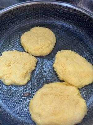 如何制作水煮玉米饼,水煮玉米面饼子的做法窍门  第2张