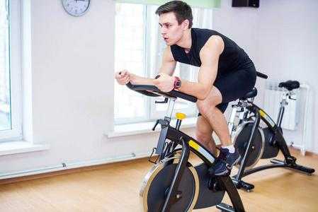 健身房骑单车练什么_健身房骑单车练什么肌肉  第3张