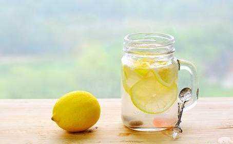 柠檬如何泡水喝的功效_柠檬如何泡水喝的功效和作用  第3张