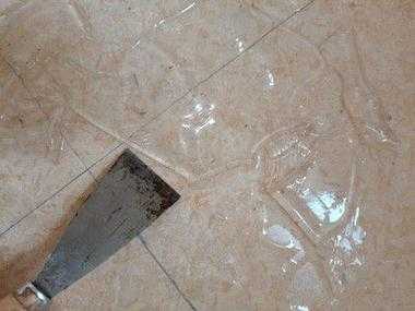卫生间漏水怎么办又不想砸地板砖-卫生间漏水不想砸地面怎么办  第3张
