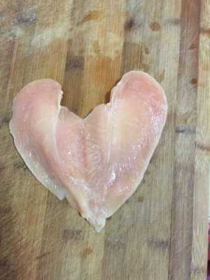 鸡胸肉如何切成爱心形状-鸡胸肉如何切成爱心  第1张