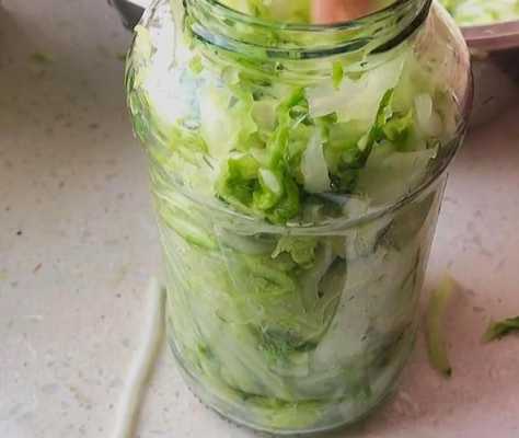  如何用罐头瓶腌酸菜「怎么用罐头瓶子腌酸菜」 第3张